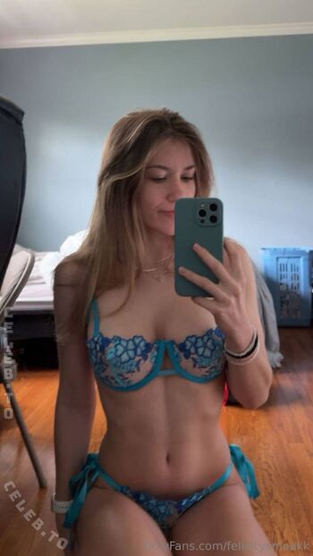 Felicity smoak leaked private photo uncensored HD quality