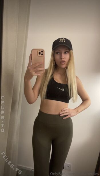 Lenischerries leaked private photo uncensored HD quality