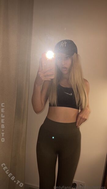 Lenischerries leaked private photo uncensored HD quality