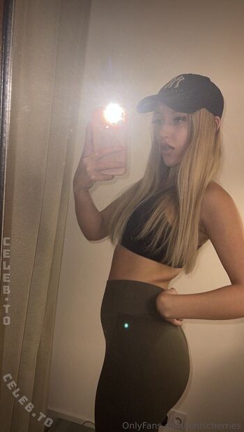 Lenischerries leaked private photo uncensored HD quality