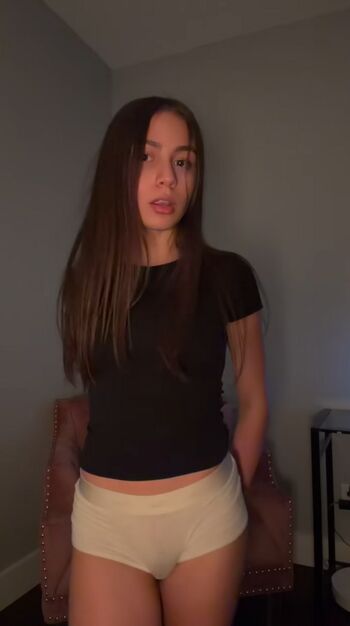 Minicaryn leaked private photo uncensored HD quality