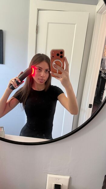 Minicaryn leaked private photo uncensored HD quality