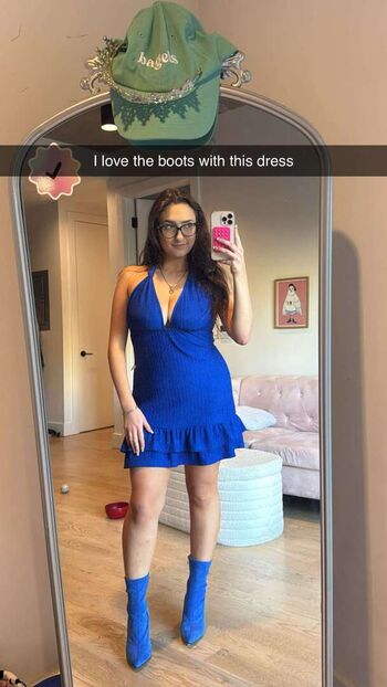 Qveenjulia leaked private photo uncensored HD quality